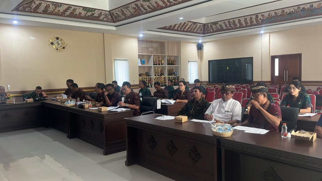 berlangsung rapat terkait musyawarah desa mengwitani tahun anggaran 2025.